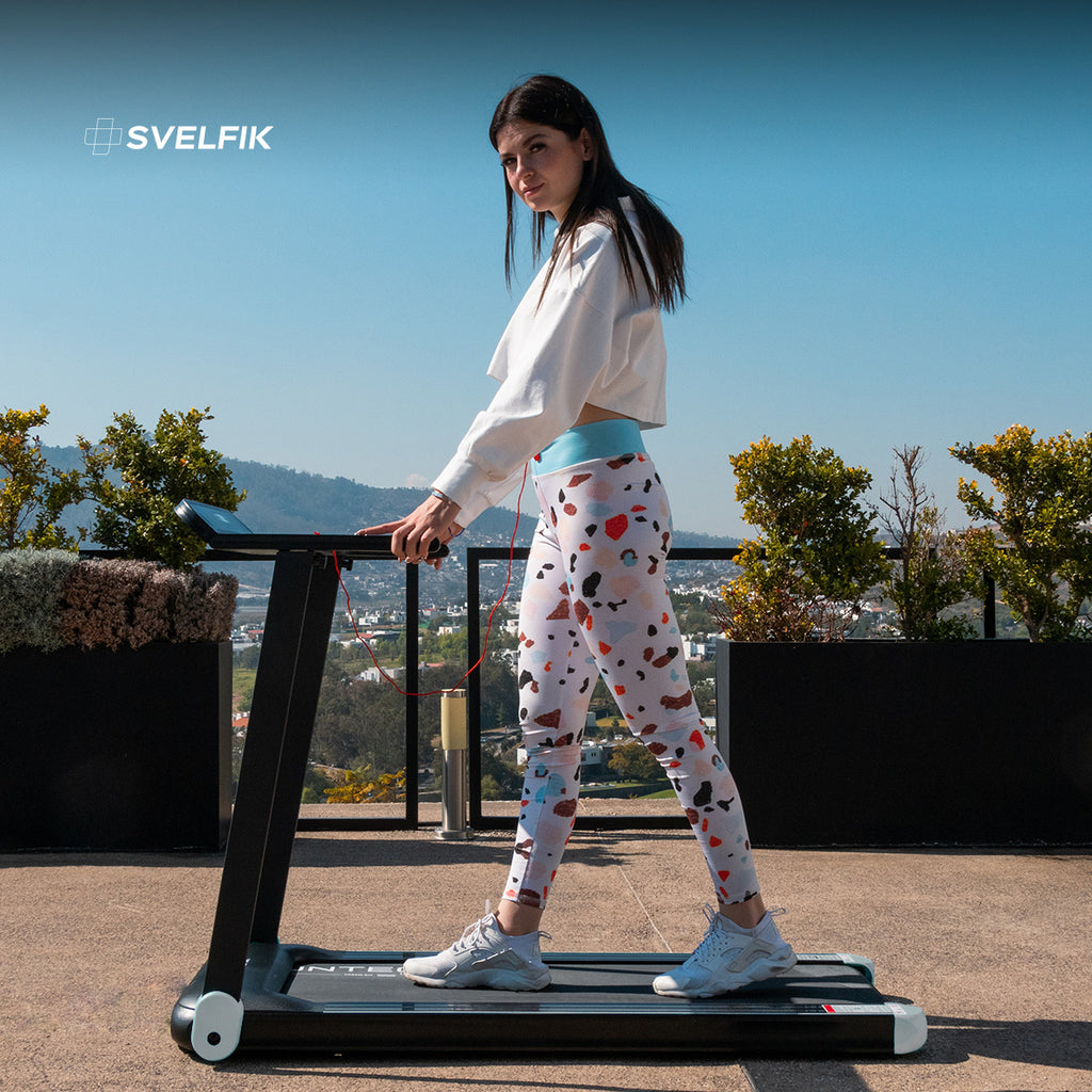 CAMINADORA ELÉCTRICA CON BOCINA BLUETOOTH COLOR GRIS (SALDOS)