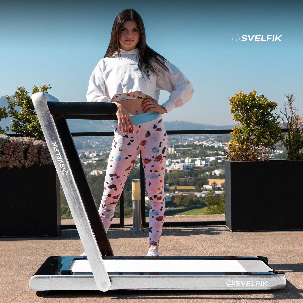 CAMINADORA ELÉCTRICA CON BOCINA BLUETOOTH COLOR BLANCO (SALDOS)